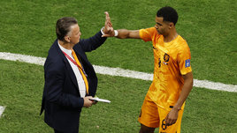 Хозяева ЧМ-2022 оказались беспомощными. Ван Гал нашел идеальную роль для своей звезды