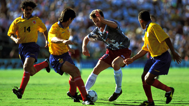 Андрес Эскобар (№2) в матче против сборной США. Фото Global Look Press Андрес Эскобар (№2) в матче против сборной США. Фото Global Look Press