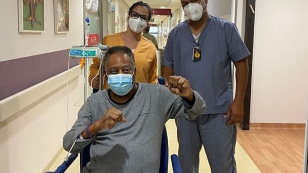 Пеле в больнице. Фото Соцсети Пеле в больнице. Фото Соцсети