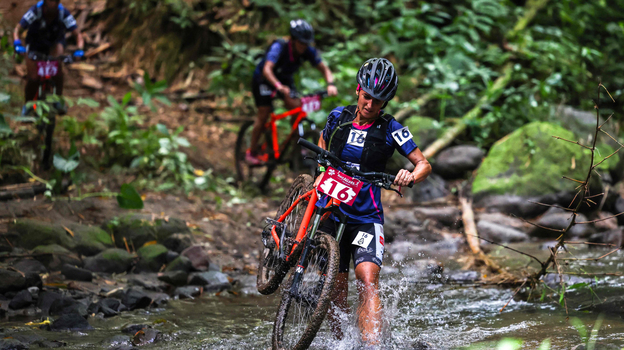 На велосипеде ао горным речкам. Фото AFP На велосипеде ао горным речкам. Фото AFP