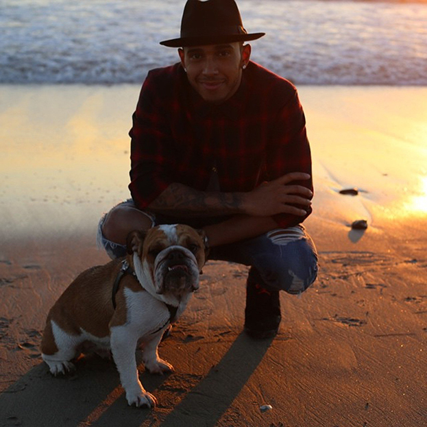 Льюис Хэмилтон и Коко. Фото Global Look Press Льюис Хэмилтон и Коко. Фото Global Look Press