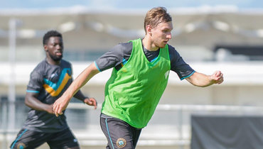 Как в США наказали нашего футболиста из-за отказа встать на колено. После этого он вернулся в Россию