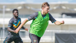 Как в США наказали нашего футболиста из-за отказа встать на колено. После этого он вернулся в Россию