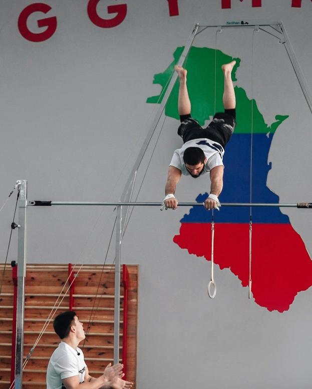 Ислам Махачев делает «солнышко». Фото Соцсети Ислам Махачев делает «солнышко». Фото Соцсети