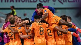 Нидерланды называют скучными, но ван Галу наплевать. Он в 1/4 финала, а романтики из США едут домой