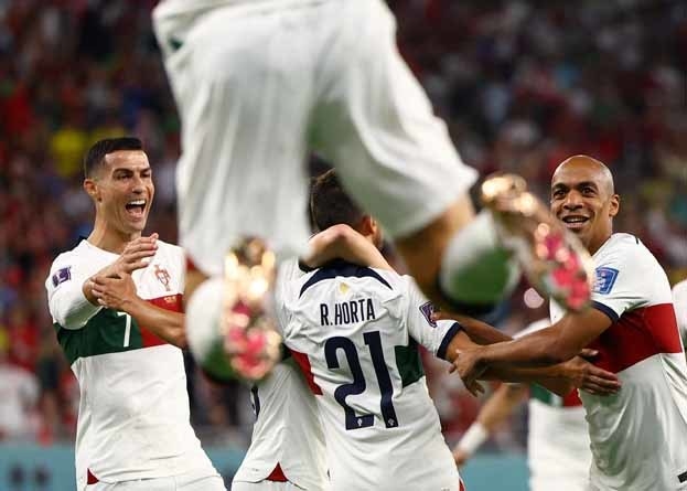 Криштиану Роналду (слева). Фото Reuters Криштиану Роналду (слева). Фото Reuters