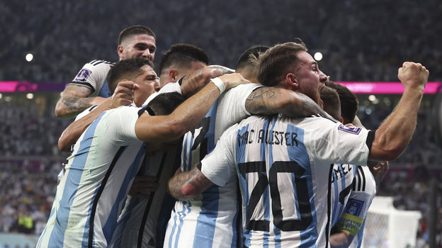 Игроки сборной Аргентины радуются выходу в 1/4 финала ЧМ-2022. Фото Global Look Press Игроки сборной Аргентины радуются выходу в 1/4 финала ЧМ-2022. Фото Global Look Press