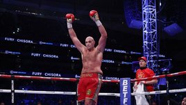 Фьюри приключился с Чисорой. Усик следующий?