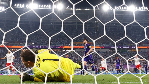Войцех Щенсны отразил пенальти Лионеля Месси. Фото Reuters Войцех Щенсны отразил пенальти Лионеля Месси. Фото Reuters