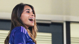 Супруга Месси — образец идеальной жены: красива, верна мужу и нянчится с детьми