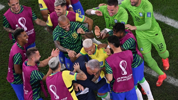 Тите станцевал вместе с игроками. Фото AFP Тите станцевал вместе с игроками. Фото AFP