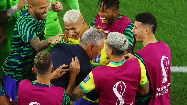 Тите станцевал вместе с игроками. Фото AFP Тите станцевал вместе с игроками. Фото AFP