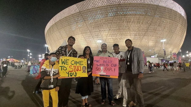 Семья из Индии поддерживает Криштиану Роналду. Семья из Индии поддерживает Криштиану Роналду.