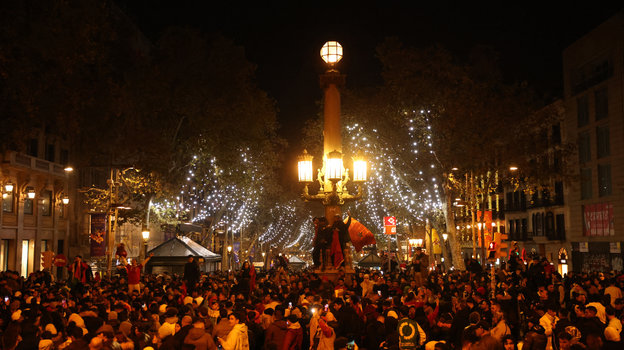 Фанаты сборной Марокко праздновали выход команды в 1/4 финала в Барселоне. Фото Reuters Фанаты сборной Марокко праздновали выход команды в 1/4 финала в Барселоне. Фото Reuters