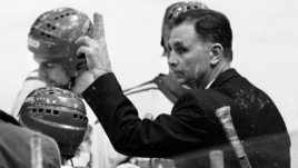 К Третьяку приставили экстрасенса, Тихонова отвезли в КГБ. Памятные моменты «Приза «Известий»