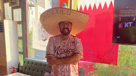 «...И тогда полицейские потребовали снять штаны. Сказали: иначе не пустим на стадион». Дикие истории о болельщиках в Катаре от фаната сборной Мексики