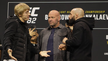 Пэдди Пимблетт, Дана Уайт и Джаред Гордон (слева направо).