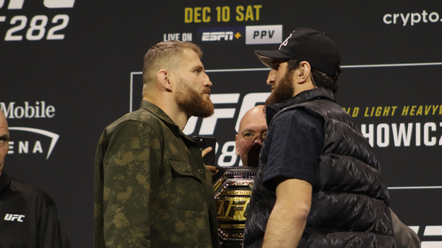 Дуэль взглядов Яна Блаховича и Магомеда Анкалаева. Фото Global Look Press Дуэль взглядов Яна Блаховича и Магомеда Анкалаева. Фото Global Look Press