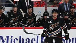 Овечкин не смог пробить вратаря, но все равно забил. До нового рекорда — рукой подать