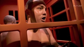 Звезда «Дома-2» пробует себя во всех бойцовских шоу. Гобозов зарубился с блогером в телефонной будке