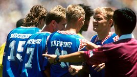 «Горлукович упился в хлам, поднял стюардессу на руки и понес к выходу со словами: «Она будет жить со мной на сборах»