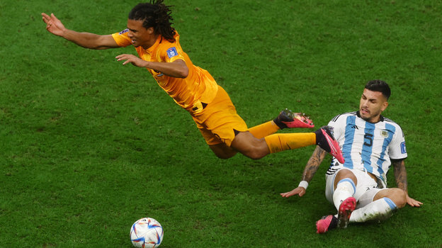 Фол Леандро Паредеса. Фото Reuters Фол Леандро Паредеса. Фото Reuters