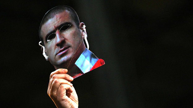 Маска в виде лица Эрика Кантона. Фото Global Look Press Маска в виде лица Эрика Кантона. Фото Global Look Press