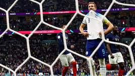 «Вся Англия опустошена, пенальти — проклятье». СМИ — о выходе Франции в полуфинал ЧМ и смазанном ударе Кейна