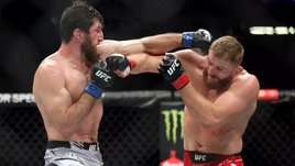 «Это что вообще такое?! Я выиграл бой!» Анкалаев не смог забрать пояс — судьи насчитали ничью