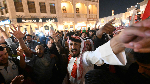 Радость болельщиков сборной Марокко после матча в Дохе. Фото AFP Радость болельщиков сборной Марокко после матча в Дохе. Фото AFP