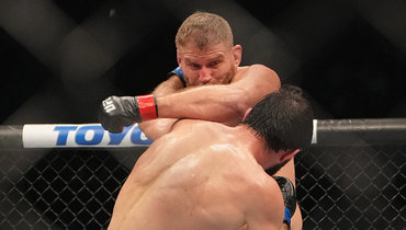 Бой Магомеда Анкалаева и Яна Блаховича.