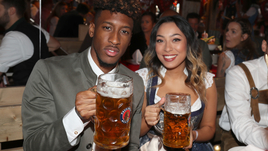 Арест за домашнее насилие и счастливый конец. История любви нападающего Франции Комана и пышногрудой красотки