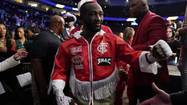 Кроуфорд вырубил россиянина с гипсом в перчатках? Тренер Аванесяна уверен, что американец мошенничал