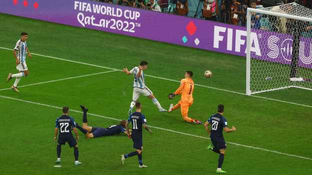 Первый гол Хулиана Альвареса в матче Аргентина — Хорватия. Фото Reuters Первый гол Хулиана Альвареса в матче Аргентина — Хорватия. Фото Reuters