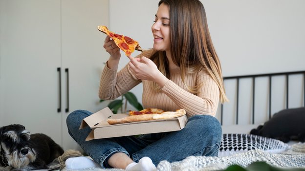 Постоянное переедание вызывает ожирение. Фото unsplash.com Постоянное переедание вызывает ожирение. Фото unsplash.com