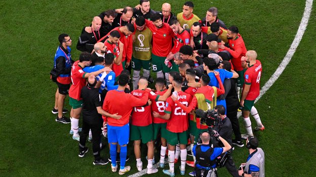 Футболисты сборной Марокко после поражения Франции в полуфинале ЧМ-2022. Фото AFP Футболисты сборной Марокко после поражения Франции в полуфинале ЧМ-2022. Фото AFP