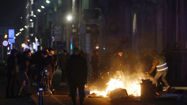 Костры в столице Бельгии. Фото Reuters Костры в столице Бельгии. Фото Reuters