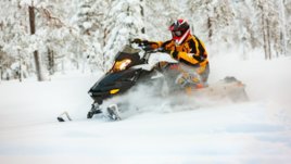 Как научиться управлять снегоходом? Все, что нужно знать