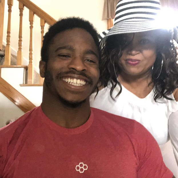 Зайон Кларк с приемной матерью. Фото Соцсети Зайон Кларк с приемной матерью. Фото Соцсети