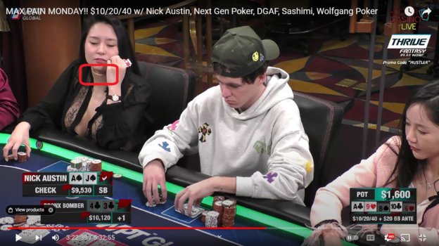 Следы от костюма на грудь Сашими. Фото Скриншот YouTube-канала Hustler Casino Live Следы от костюма на грудь Сашими. Фото Скриншот YouTube-канала Hustler Casino Live