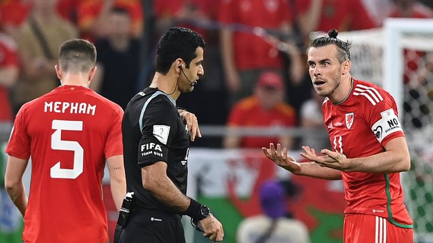 Арбитр Абдулрахман Аль-Джассим судит матч ЧМ-2022 США - Уэльс. Фото Global Look Press Арбитр Абдулрахман Аль-Джассим судит матч ЧМ-2022 США - Уэльс. Фото Global Look Press