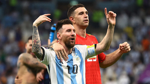 Лионель Месси и Эмилиано Мартинес. Фото Reuters Лионель Месси и Эмилиано Мартинес. Фото Reuters