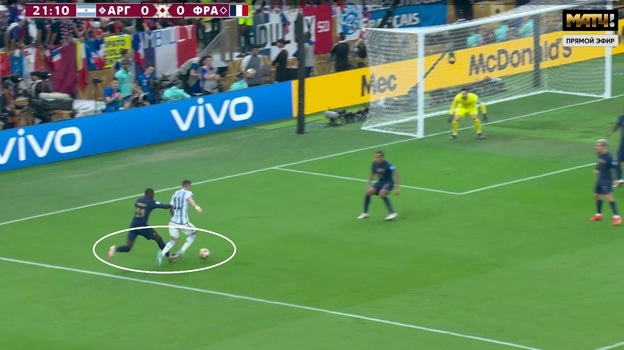 Аргентина — Франция. Фол Дембеле на ди Марии. Фото Скриншот трансляции Аргентина — Франция. Фол Дембеле на ди Марии. Фото Скриншот трансляции