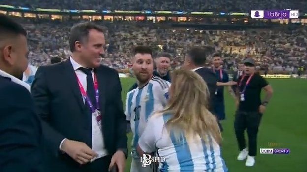 Лионель Месси и его мать после победы Аргентины в финале ЧМ-2022. Фото Скриншот трансляции матча Аргентина - Франция Лионель Месси и его мать после победы Аргентины в финале ЧМ-2022. Фото Скриншот трансляции матча Аргентина - Франция