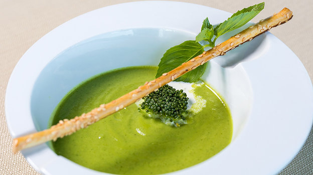 Суп из шпината. Фото Unsplash/Farhad Ibrahimzade Суп из шпината. Фото Unsplash/Farhad Ibrahimzade