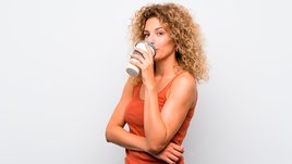 Какие витамины лучше не сочетать с кофе? Это может быть опасно