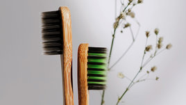 Когда нужно чистить зубы — до или после еды? Отвечает стоматолог