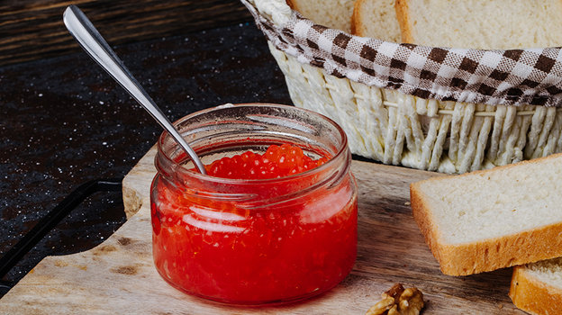 Красная икра. Фото Freepik/stockking Красная икра. Фото Freepik/stockking