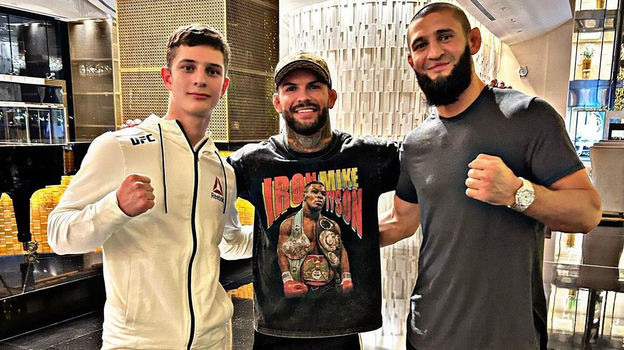 Эли Кадыров, Коди Гарбрандт и Хамзат Чимаев. Фото Соцсети Эли Кадыров, Коди Гарбрандт и Хамзат Чимаев. Фото Соцсети