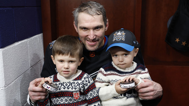 Александр Овечкин с сыновьями Сергеем и Ильей. Фото USA Today Sports Александр Овечкин с сыновьями Сергеем и Ильей. Фото USA Today Sports